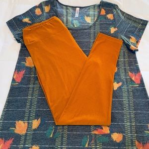 LulaRoe Classic T with LulaRoe Leggings